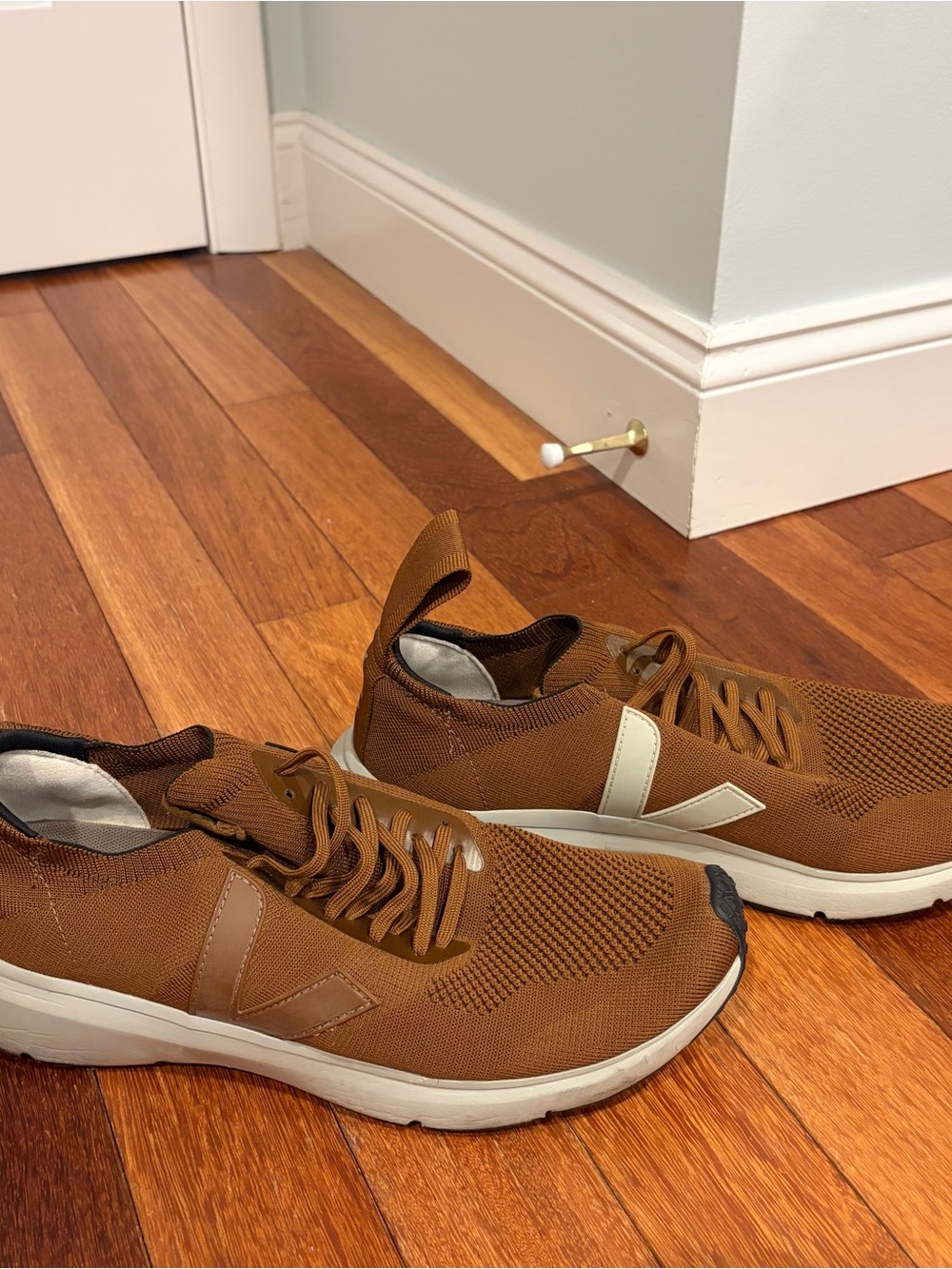 Brown men’s Veja Sneakers - Picture 3 of 5